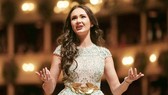 Nữ ca sĩ opera Aida Garifullina xinh đẹp.