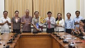 Chủ tịch UBND TPHCM Nguyễn Thành Phong trao quyết định điều động, bổ nhiệm nhiều cán bộ