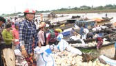 Hàng trăm tấn cá bè trên sông La Ngà chết không rõ nguyên nhân Hàng trăm tấn cá bè trên sông La Ngà chết không rõ nguyên nhân