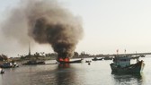 Cháy tàu cá trên biển, 2 ngư dân thoát nạn