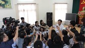 Ông Mai Văn Trinh, Cục trưởng Cục quản lý chất lượng, Bộ GD-ĐT, Tổ trưởng Tổ công tác xác minh nghi vấn điểm thi ở Sơn La trả lời phỏng vấn báo chí