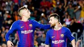 Deulofeu (trái) không còn sát cánh với Messi khi đã chuyển đến Watford. Ảnh: Getty Images