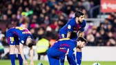 Suarez đã không thể tận dụng được những gì Messi tạo ra. Ảnh: Getty Images