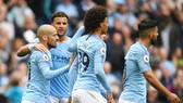 David Silva và đồng đội tận hưởng chiến thắng dễ dàng. Ảnh: Getty Images