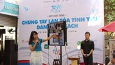 Chị Trần Thị Kim Thoa giới thiệu về “Tủ sách giải trí và giáo dục” tại chương trình “Book Tank” do Đường sách TPHCM tổ chức