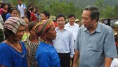Bí thư Tỉnh ủy Quảng Bình Hoàng Đăng Quang thăm hỏi đồng bào xã Tân Trạch, Bố Trạch sau siêu bão số 10 năm 2017