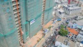 Những dự án nhà cao tầng xung quanh sân bay Tân Sơn Nhất góp phần làm gia tăng kẹt xe tại khu vực này