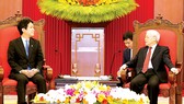 Tổng Bí thư, Chủ tịch nước Nguyễn Phú Trọng tiếp Hạ nghị sĩ Sonoura Kentaro, Đặc phái viên của Thủ tướng Nhật Bản Shinzo Abe. Ảnh: TTXVN