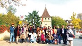 Khai xuân phát lộc - mua tour tết nhận vàng