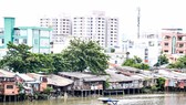 Nan giải lấn sông, lấp kênh rạch (B1): Sống trong âu lo, ô nhiễm