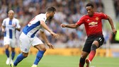 Tiền đạo Anthony Martial (phải) được đề nghị triển hạn đến 5 năm