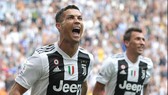 Ronaldo ăn mừng bàn thắng đầu tiên ở Serie A