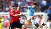 Sergio Aguero (trái) sẽ giúp Manchester City tìm lại hương vị chiến thắng