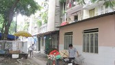 Các hộ dân di dời khỏi chung cư Thanh Đa, quận Bình Thạnh, TPHCM. Ảnh: HUY ANH