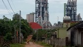 Nhà máy xi măng gây nguy hại nhà dân Nhà máy xi măng gây nguy hại nhà dân