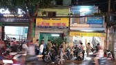 Công an khám nghiệm 1 vụ án ở nhà nghỉ trước đó. Ảnh: CHÍ THẠCH