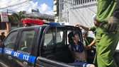Công an bắt giữ 1 đối tượng phạm tội trước đó. Ảnh: ĐAN NGUYÊN