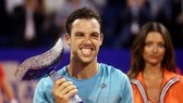 Marco Cecchinato và chiếc cúp vô địch Umag Open