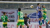 Pha đánh đầu ghi bàn mở tỷ số của Tiến Liinh. Ảnh: DŨNG PHƯƠNG
