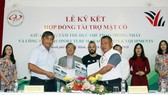 Với gần 7 tỷ đồng tài trợ, mặt sân Thống Nhất sẽ “mượt như lụa”