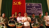 Tặng sâm giống Ngọc Linh cho xã nghèo