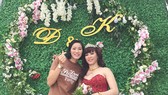 Đội trưởng Ngọc Hoa trong ngày cưới của đồng đội Hồng Đào. Ảnh: DŨNG PHƯƠNG