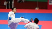 Dù chiếm ưu thế nhưng Thanh Duy (trái) vẫn bị xử thua trước đối thủ người Indonesia. Ảnh: DŨNG PHƯƠNG