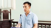 Vụ chủ xe ben cầm dao dọa giết phóng viên: Thành khẩn nhận lỗi, bị cáo được hưởng 6 tháng tù treo