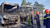Cháy hai xe giường nằm không rõ nguyên nhân