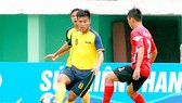 Vĩnh Long và Long An bất phân thắng bại với trận hòa 0-0. Ảnh: DƯƠNG THU