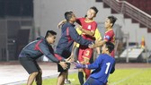 Niềm vui của đội Sài Gòn FC khi giành trận thắng đầu tiên. Ảnh: ANH TRẦN