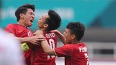 Niềm vui của các cầu thủ Việt Nam sau bàn gỡ hòa. Ảnh: DŨNG PHƯƠNG