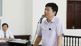 Dinh La Thang answers questions raised by the judging council (Photo: VNA)