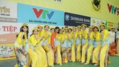 Các cô gái VTV Bình Điền Long An trong trang phục áo dài truyền thống.