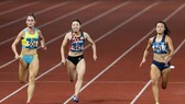 Lê Tú Chinh (bìa phải) sẽ dự tranh các cự ly 100m và 200m nữ.