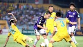 Nhiều khó khăn chờ đón CLB Hà Nội trên sân Thanh Hóa ở vòng 9. Ảnh: MINH HOÀNG