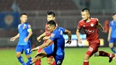 Quảng Nam suýt gây bất ngờ trên sân Thống Nhất. Ảnh: NGUYỄN NHÂN