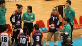 Holly Toliver (7) thất vọng vì không thể phô diễn được hết khả năng trong đội hình Hoá chất Đức Giang HN. Ảnh: DŨNG PHƯƠNG