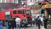 Giải cứu hơn 30 người mắc kẹt trong đám cháy tại Hà Nội