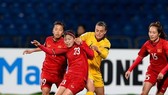 ietnamese female football players in red (Source: VNA)