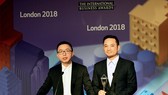 Viettel’s representative received the award of International Business Stevie Awards, held in London on October 21. Photo by VT