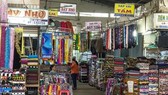 Kiosks selling fabric products at a market in Kien Giang province (Photo: VNA)