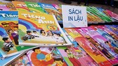 It's hard to know what are legal books and pirated books (Photo: SGGP)