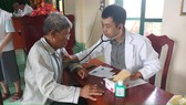 Thăm khám miễn phí cho hơn 250 gia đình chính sách tại huyện đảo Phú Quý