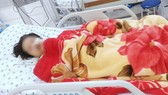 Hiện tình trạng của em V. cải thiện dần, men gan giảm đáng kể, em tỉnh táo