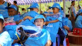 Chương trình Caravan Thư viện 2030 tặng quà cho các em học sinh tiểu học