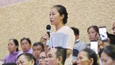 Cử tri quận 2 kiến nghị trong buổi tiếp xúc cử tri của Bí thư Thành ủy TPHCM Nguyễn Thiện Nhân, ngày 20-6-2018. Ảnh: VIỆT DŨNG