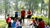 Vật vã học ăn, học nói