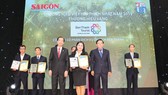 Đại diện Công ty BenThanh Tourist nhận giải Thương hiệu vàng