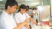 Bát nháo đường vào đại học và hệ lụy - Bài 2: Đào tạo kiểu “đem con bỏ chợ”
